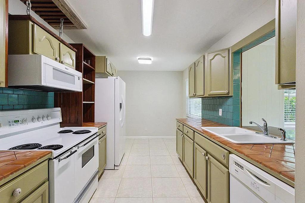 307 West Riverside Drive Jupiter, FL 33469 - Photo 25 of 47 image_25