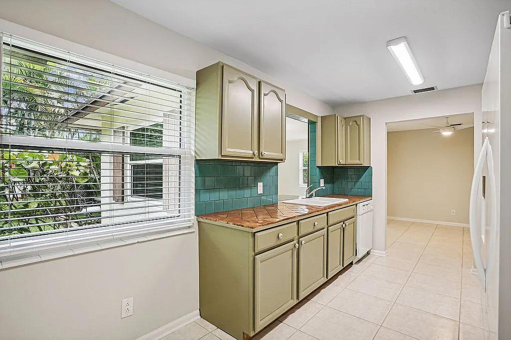 307 West Riverside Drive Jupiter, FL 33469 - Photo 28 of 47 image_28