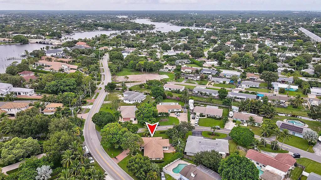 307 West Riverside Drive Jupiter, FL 33469 - Photo 5 of 47 image_5