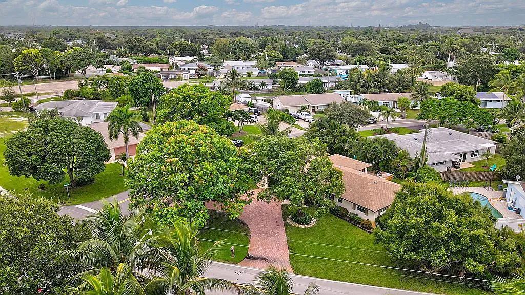 307 West Riverside Drive Jupiter, FL 33469 - Photo 7 of 47 image_7
