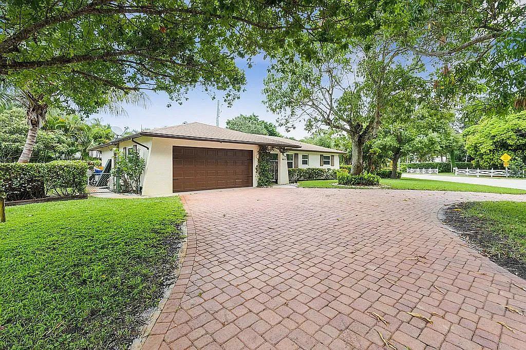 307 West Riverside Drive Jupiter, FL 33469 - Photo 8 of 47 image_8