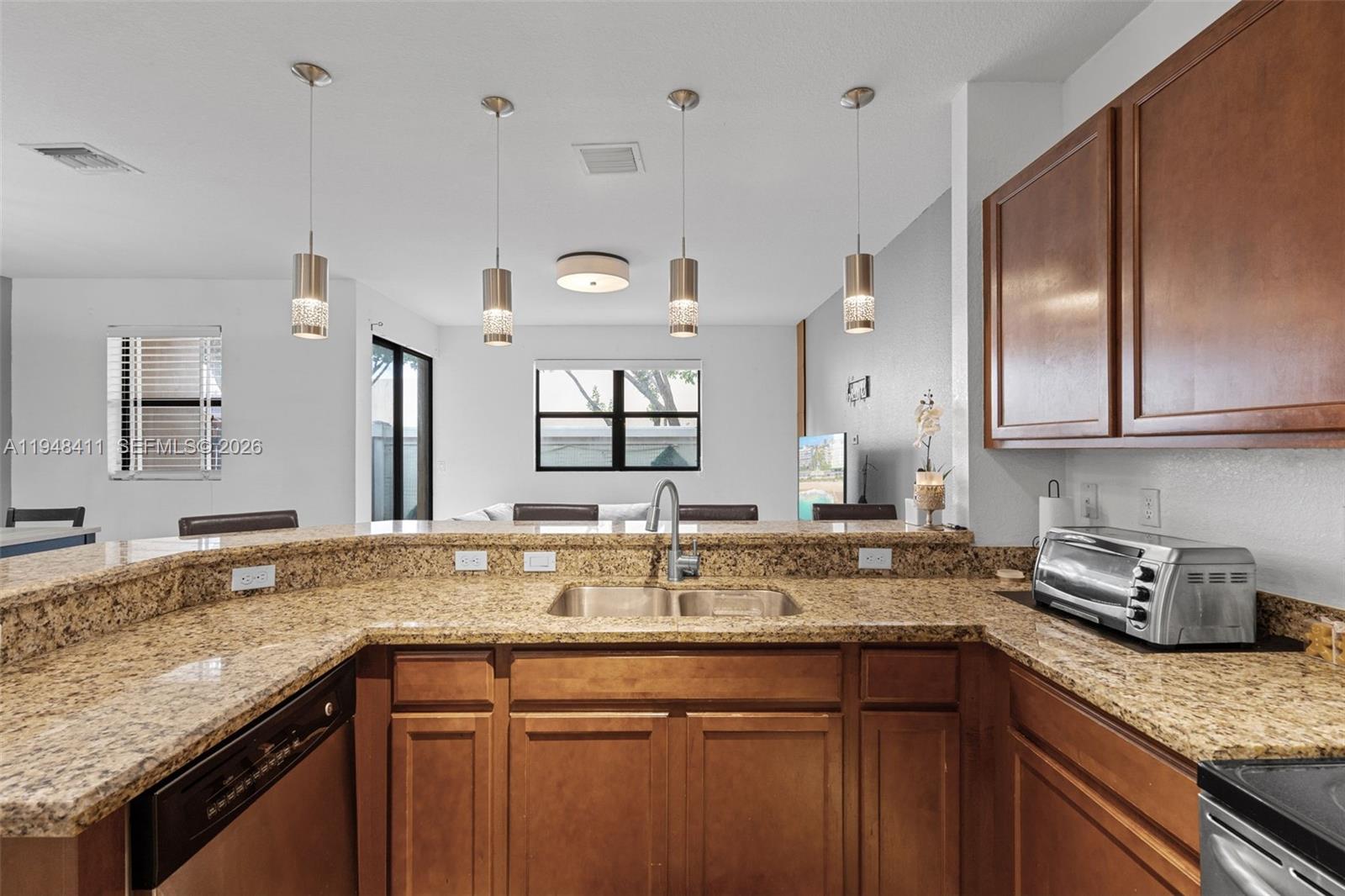 550 Northeast 33rd Terrace Homestead, FL 33033 - Photo 10 of 39