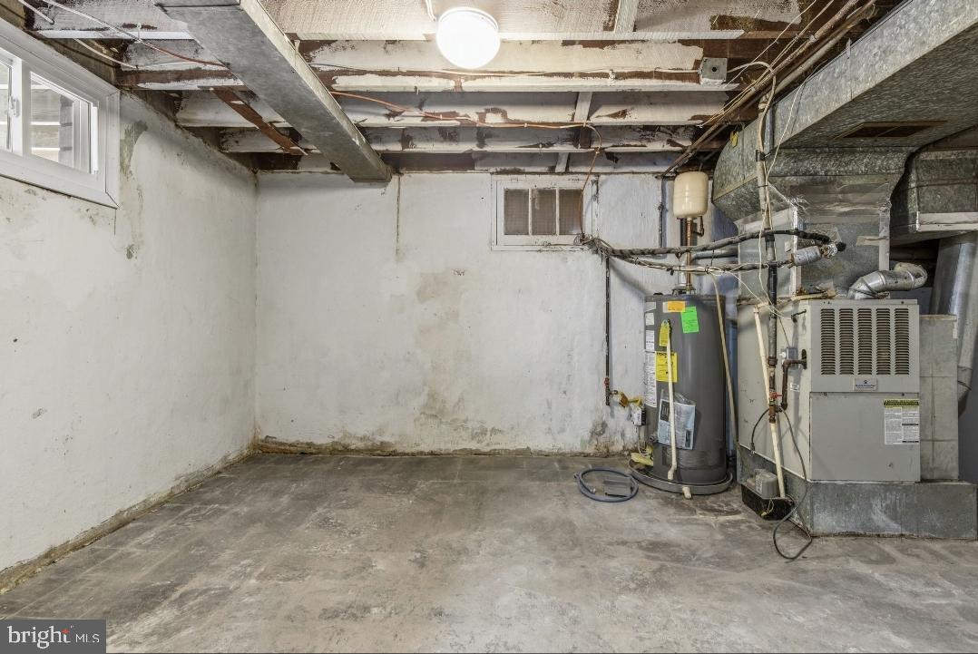 5102 Plymouth Road Baltimore, MD 21214 - Photo 25 of 32 a view of a room with gym equipment