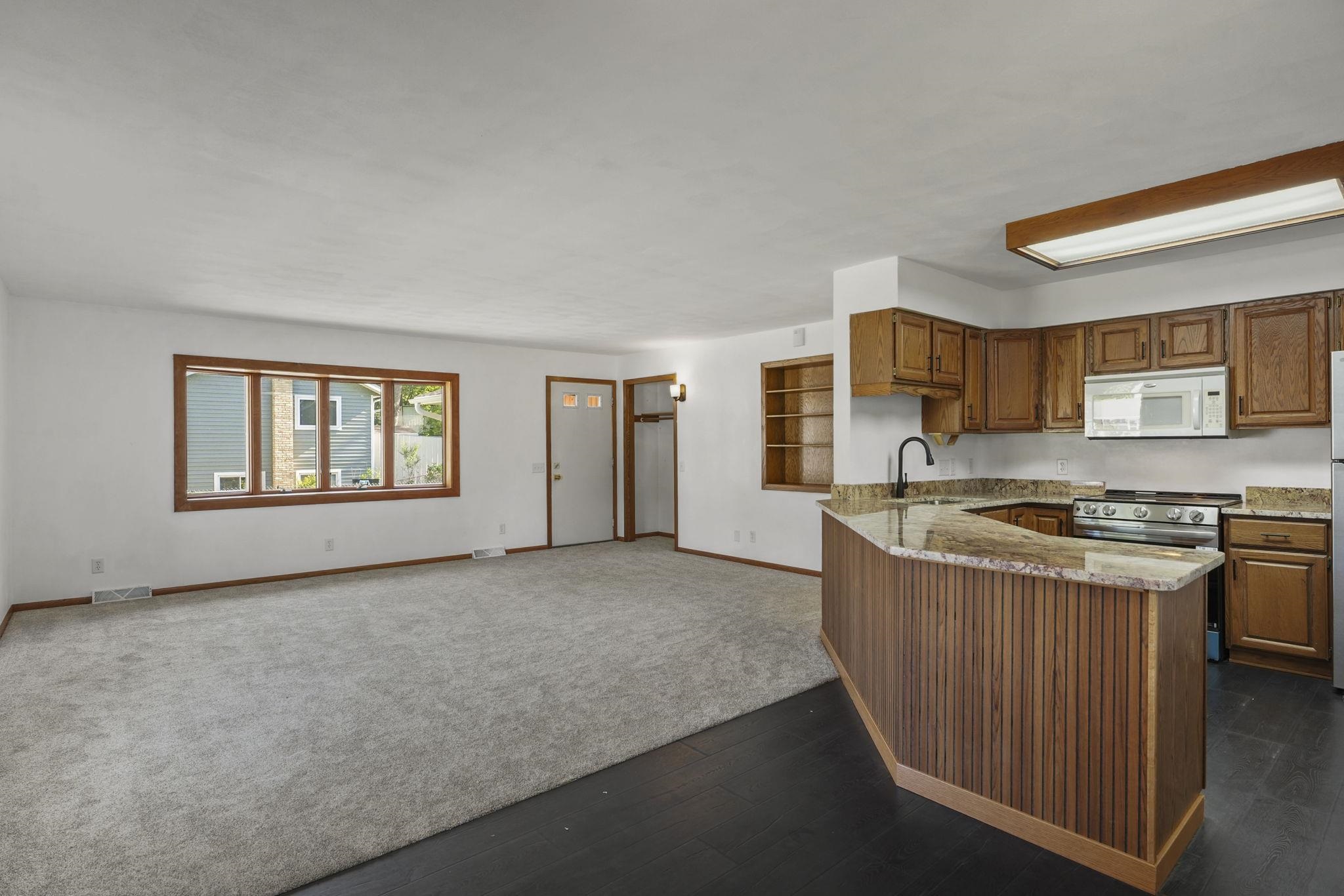 207 South Rutland Street Brooklyn, WI 53521 - Photo 17 of 61