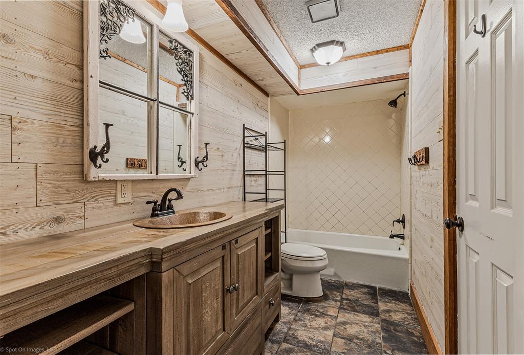 9510 South State Highway Scurry, TX 75158 - Photo 13 of 26 a bathroom with a sink a toilet and shower