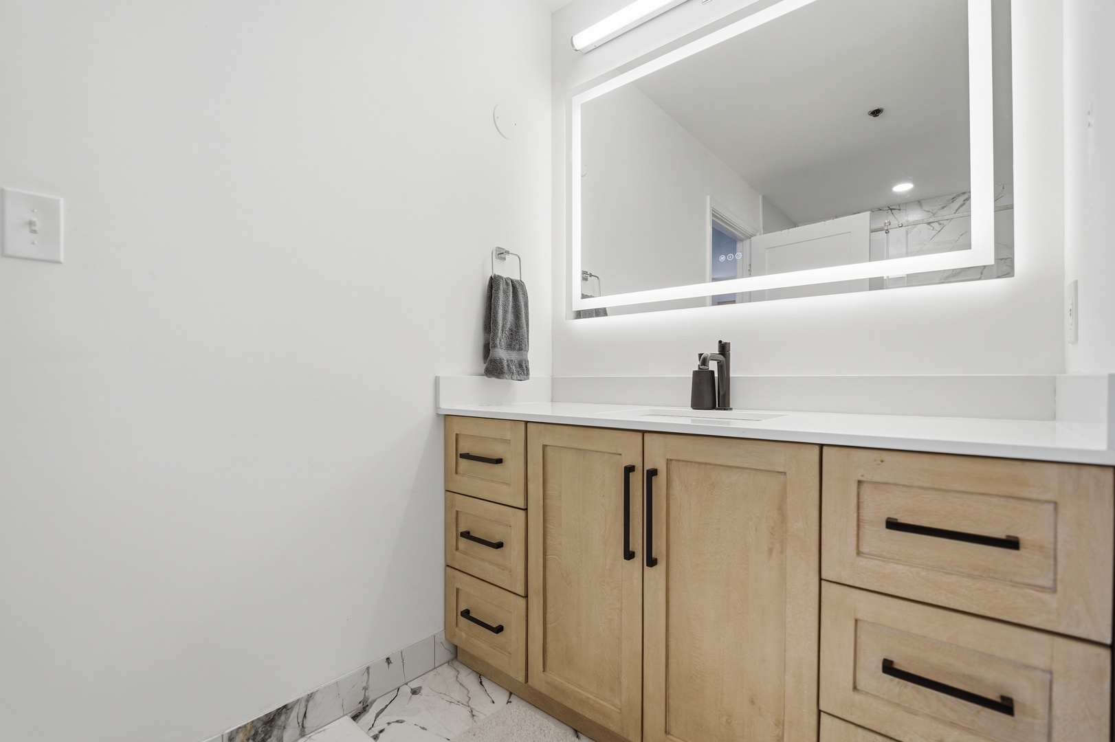 41 East 8th Street, Unit 2905 Chicago, IL 60605 - Photo 18 of 26