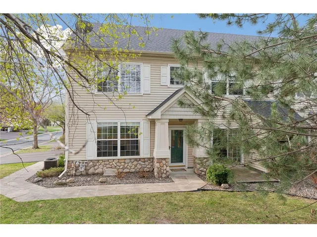 $359,900 | 13750 54th Avenue North, Unit 106, Plymouth, MN 55446