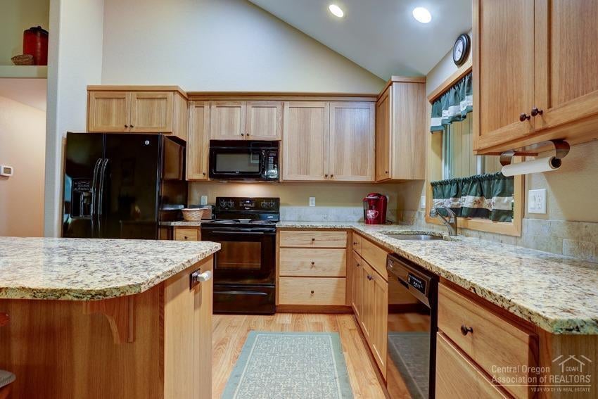 19096 Obsidian Road Bend, OR 97702 - Photo 8 of 25 Additional Photo