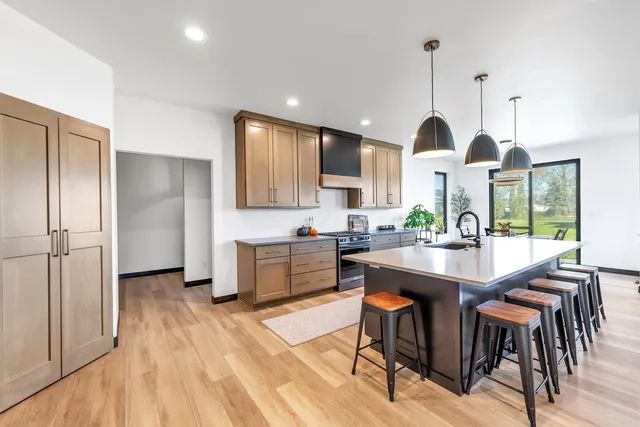 $639,900 | 3629 West Hank Avenue, De Pere, WI 54115