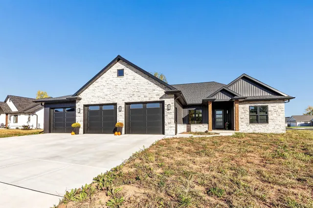 $649,900 | 3629 West Hank Avenue, De Pere, WI 54115