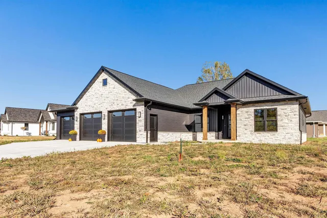 $639,900 | 3629 West Hank Avenue, De Pere, WI 54115