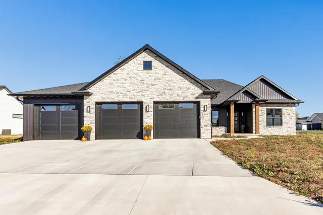 $649,900 | 3629 West Hank Avenue, De Pere, WI 54115