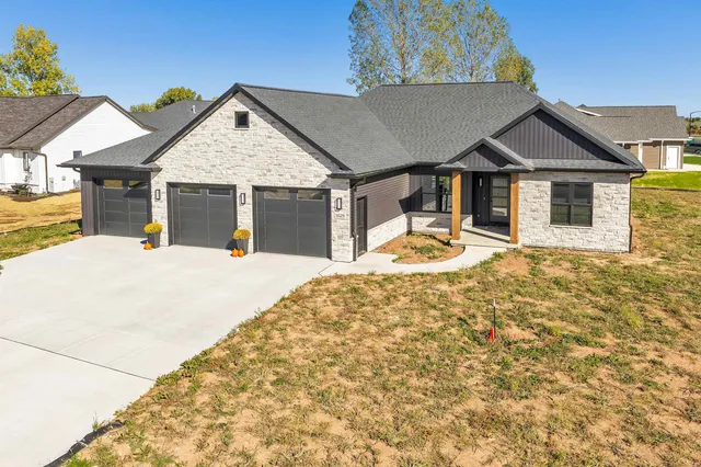 $649,900 | 3629 West Hank Avenue, De Pere, WI 54115