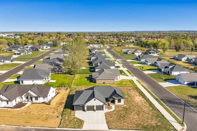 $639,900 | 3629 West Hank Avenue, De Pere, WI 54115