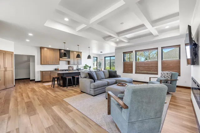 $649,900 | 3629 West Hank Avenue, De Pere, WI 54115