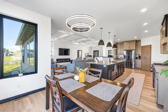 $649,900 | 3629 West Hank Avenue, De Pere, WI 54115