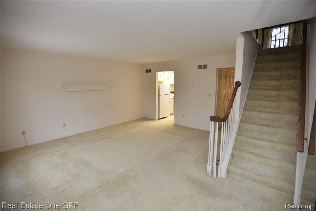31207 Hoover Road Warren, MI 48093 - Photo 5 of 32 5.jpg
