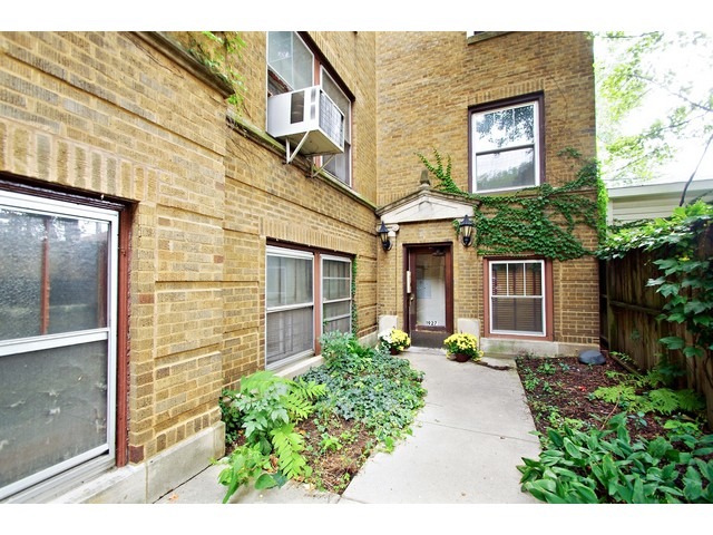 1927 North Howe Street, Unit 1 Chicago, IL 60614 - Photo 1 of 10