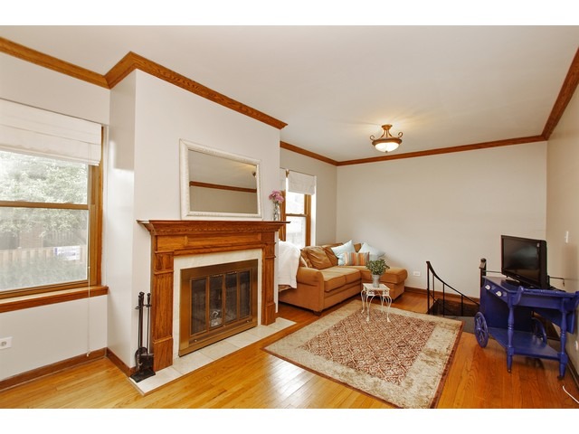 1927 North Howe Street, Unit 1 Chicago, IL 60614 - Photo 2 of 10