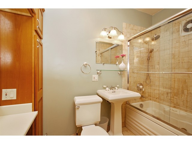 1927 North Howe Street, Unit 1 Chicago, IL 60614 - Photo 9 of 10