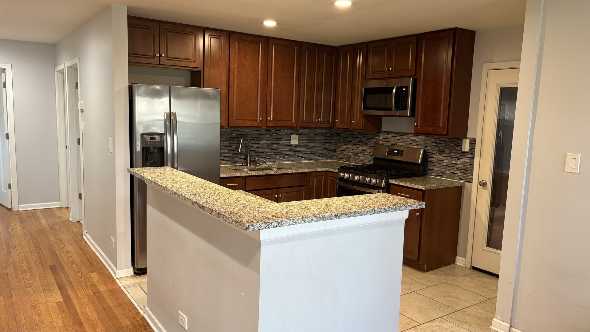 909 Midway Road Northbrook, IL 60062 - Photo 5 of 12
