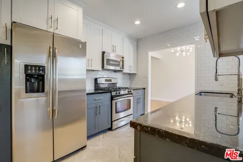 $1,995,000 | 11819 Pacific Avenue, Los Angeles, CA 90066