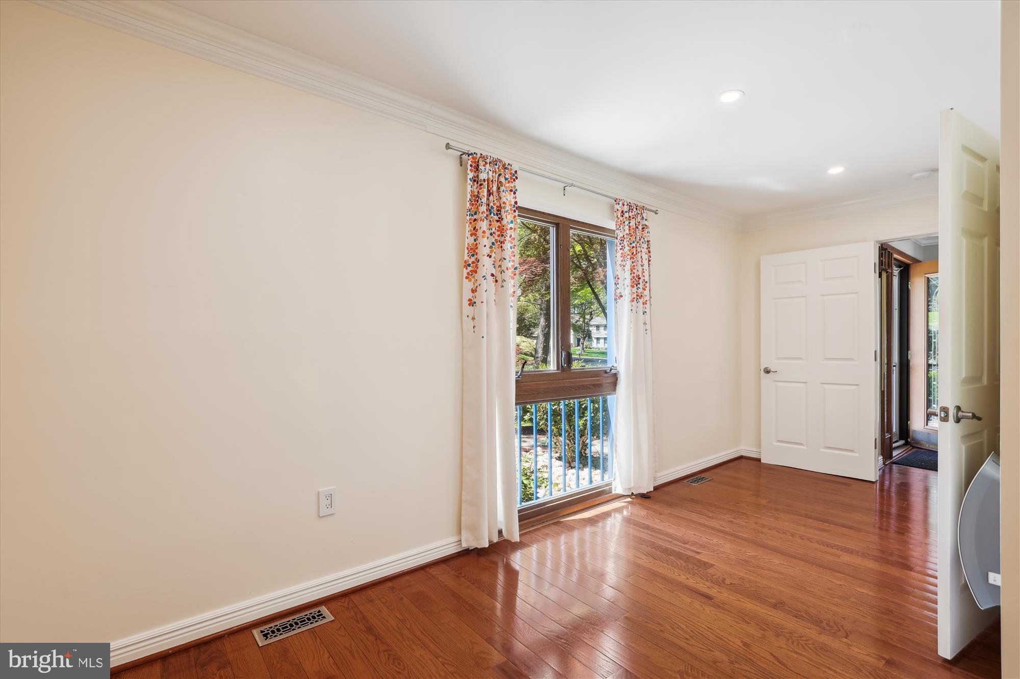 11805 Blue Spruce Road Reston, VA 20191 - Photo 13 of 48 Main level bedroom