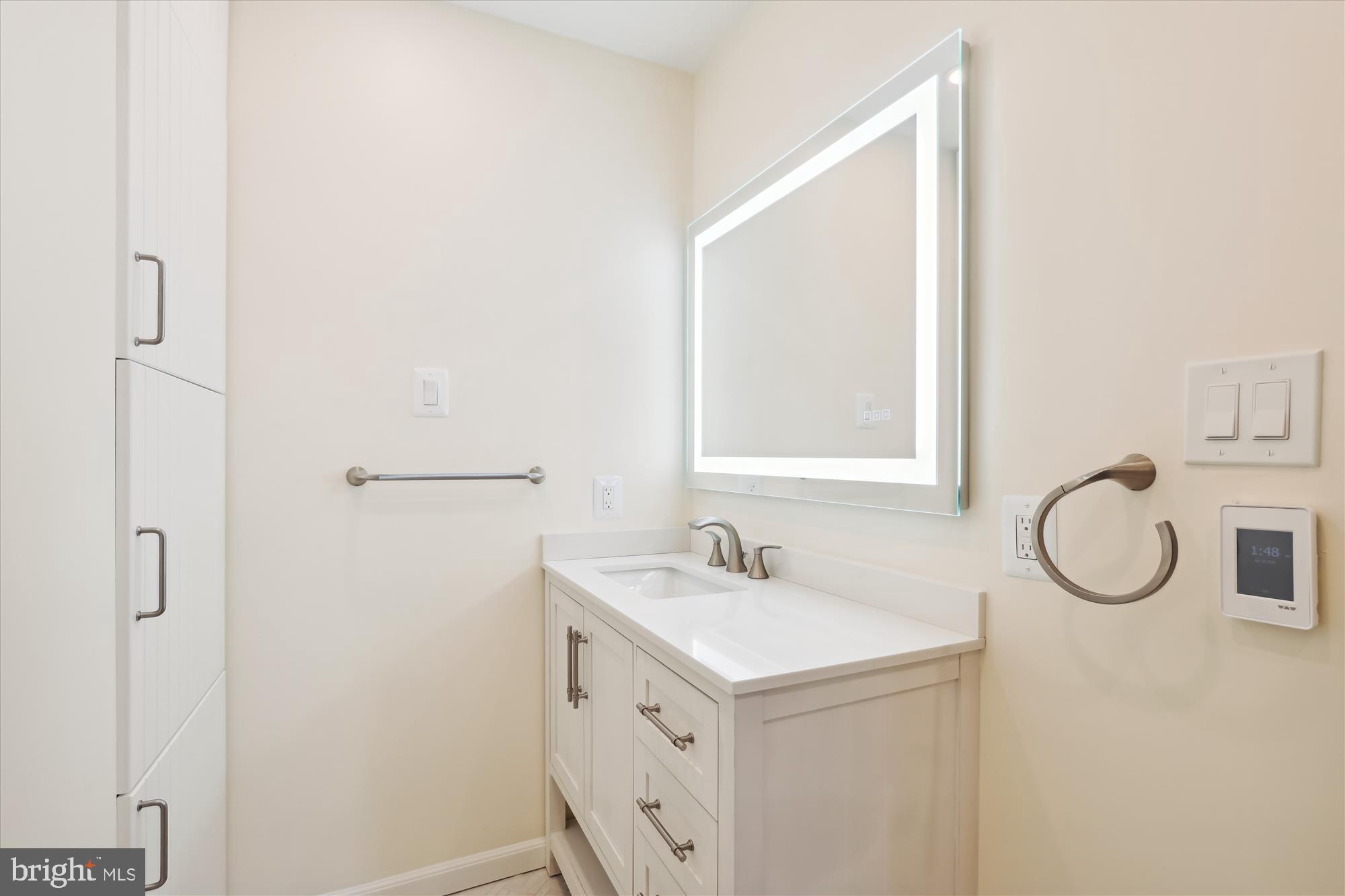 11805 Blue Spruce Road Reston, VA 20191 - Photo 16 of 48 Full bathroom in main level bedroom