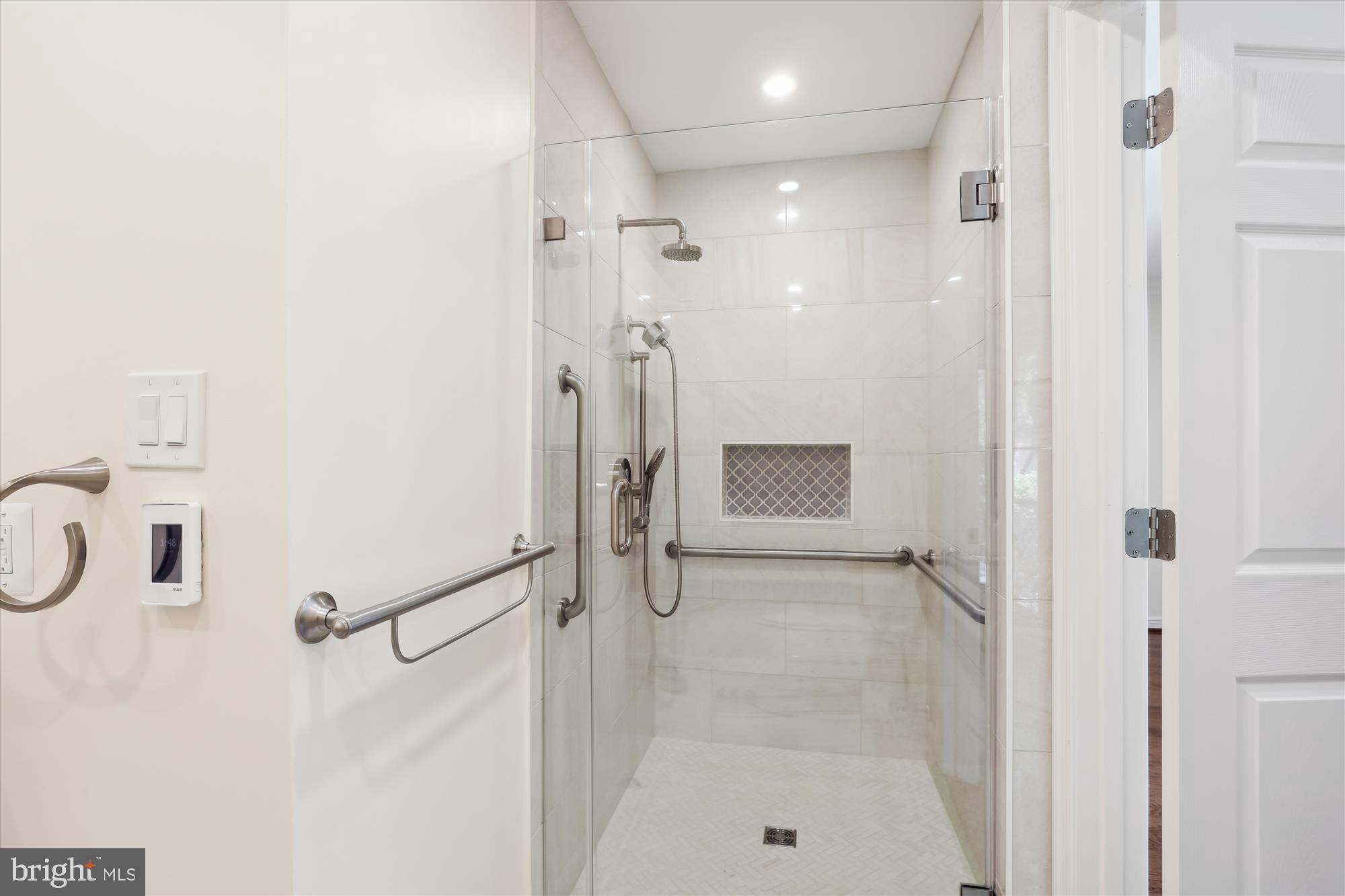 11805 Blue Spruce Road Reston, VA 20191 - Photo 18 of 48 Zero walk-in shower