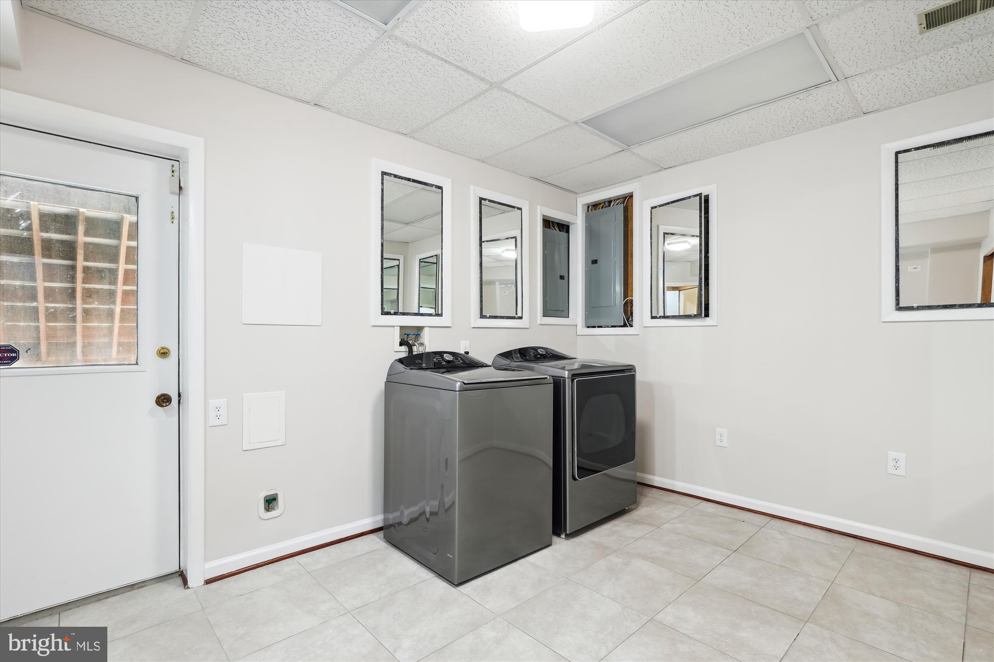 11805 Blue Spruce Road Reston, VA 20191 - Photo 33 of 48 Oversized laundry room