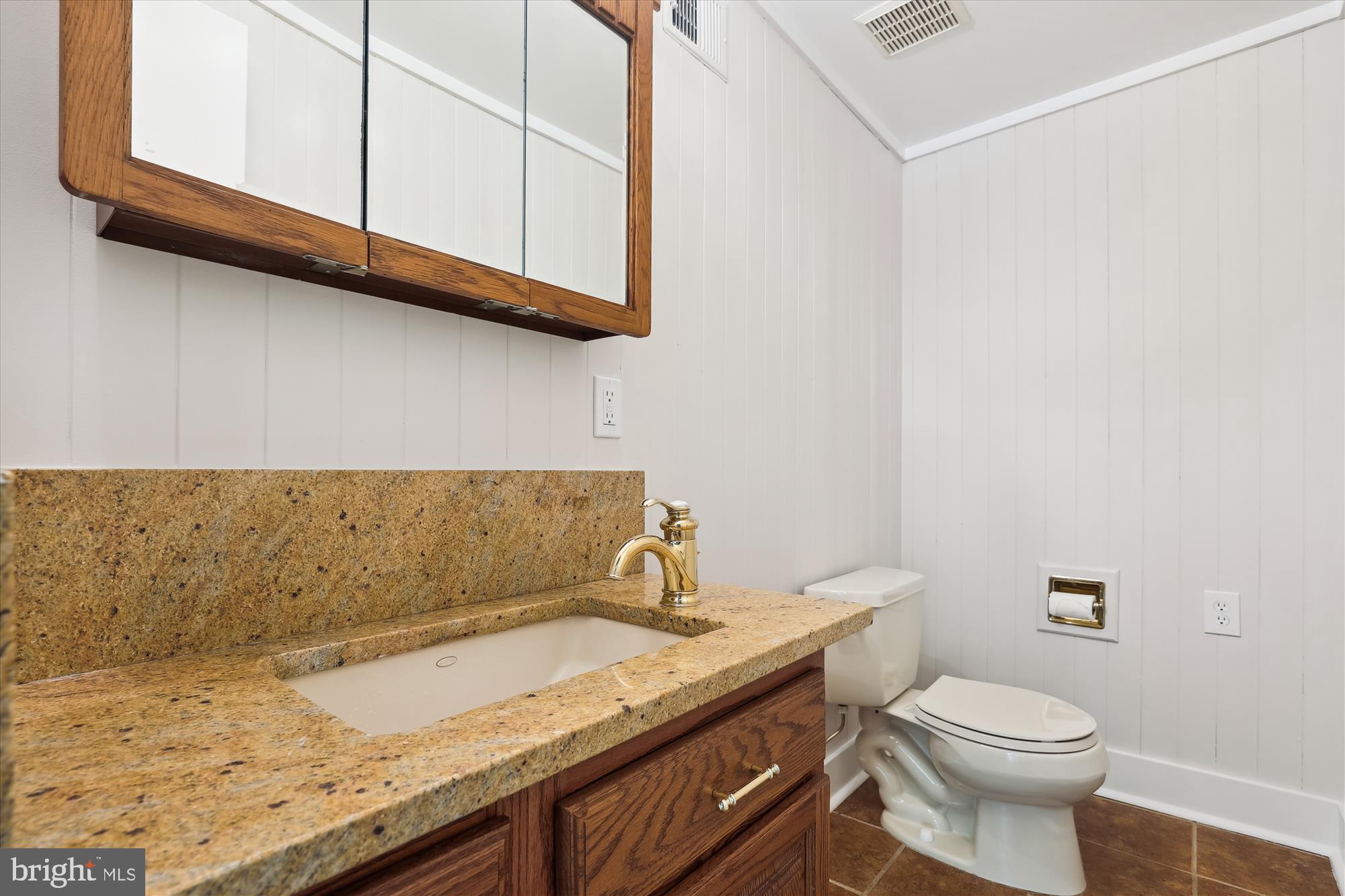 11805 Blue Spruce Road Reston, VA 20191 - Photo 36 of 48 LL powder room