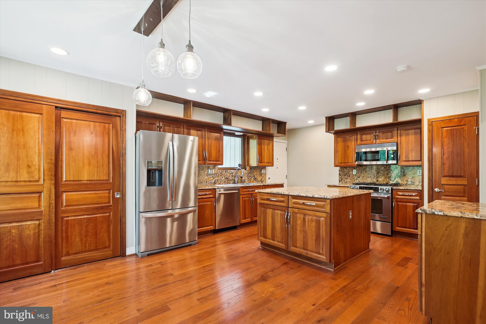 11805 Blue Spruce Road Reston, VA 20191 - Photo 4 of 48