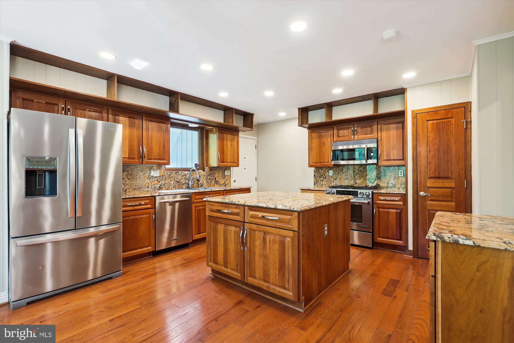 11805 Blue Spruce Road Reston, VA 20191 - Photo 8 of 48