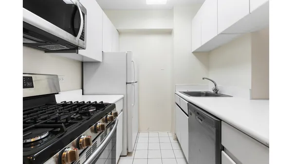 $3,400 | 250 East 40th Street, Unit 30C | Murray Hill