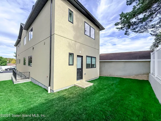 $1,299,000 | 104 Wieland Avenue | Woodrow