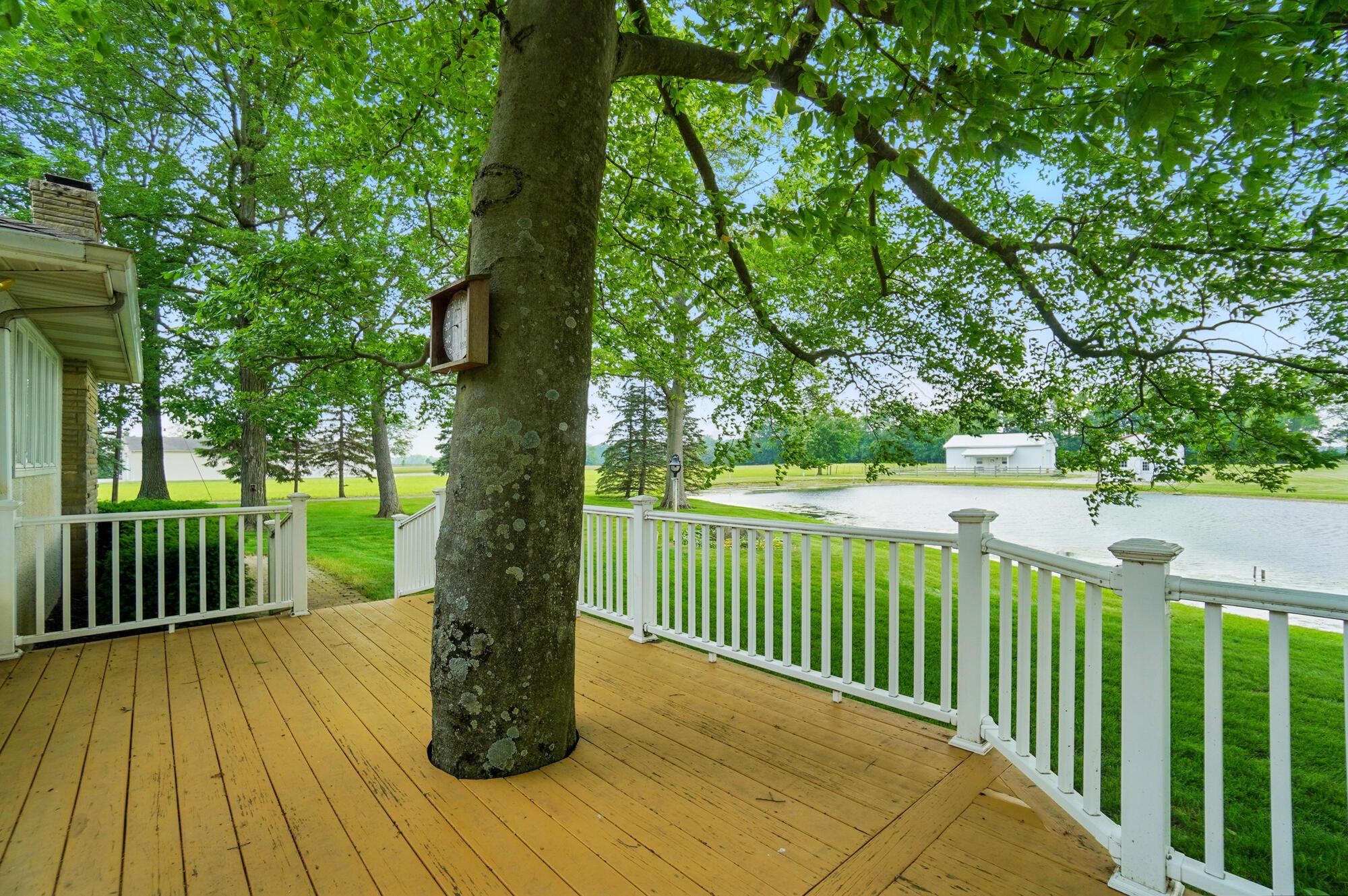 8430 Patterson Road Hilliard, OH 43026 - Photo 56 of 88 Plastic fence rail around deck