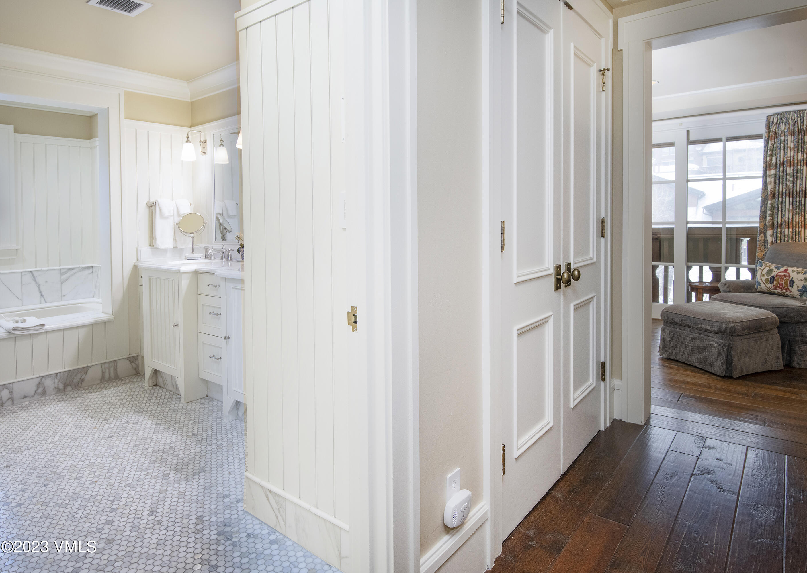 1 Willow Bridge Road, Unit 31A Vail, CO 81657 - Photo 17 of 49 a view of a bathroom with a sink and mirror