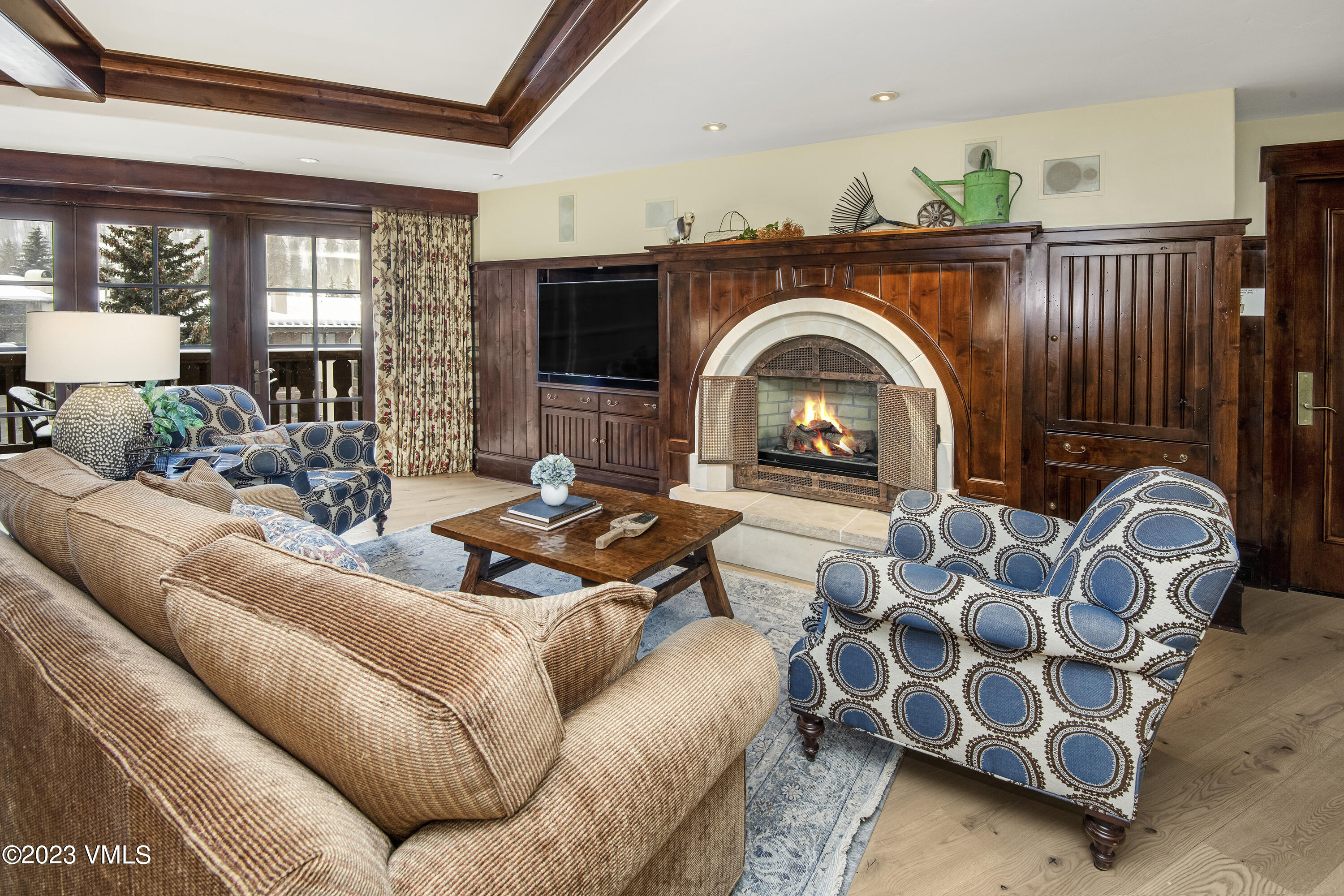 1 Willow Bridge Road, Unit 31A Vail, CO 81657 - Photo 2 of 49 a living room with furniture and a fireplace
