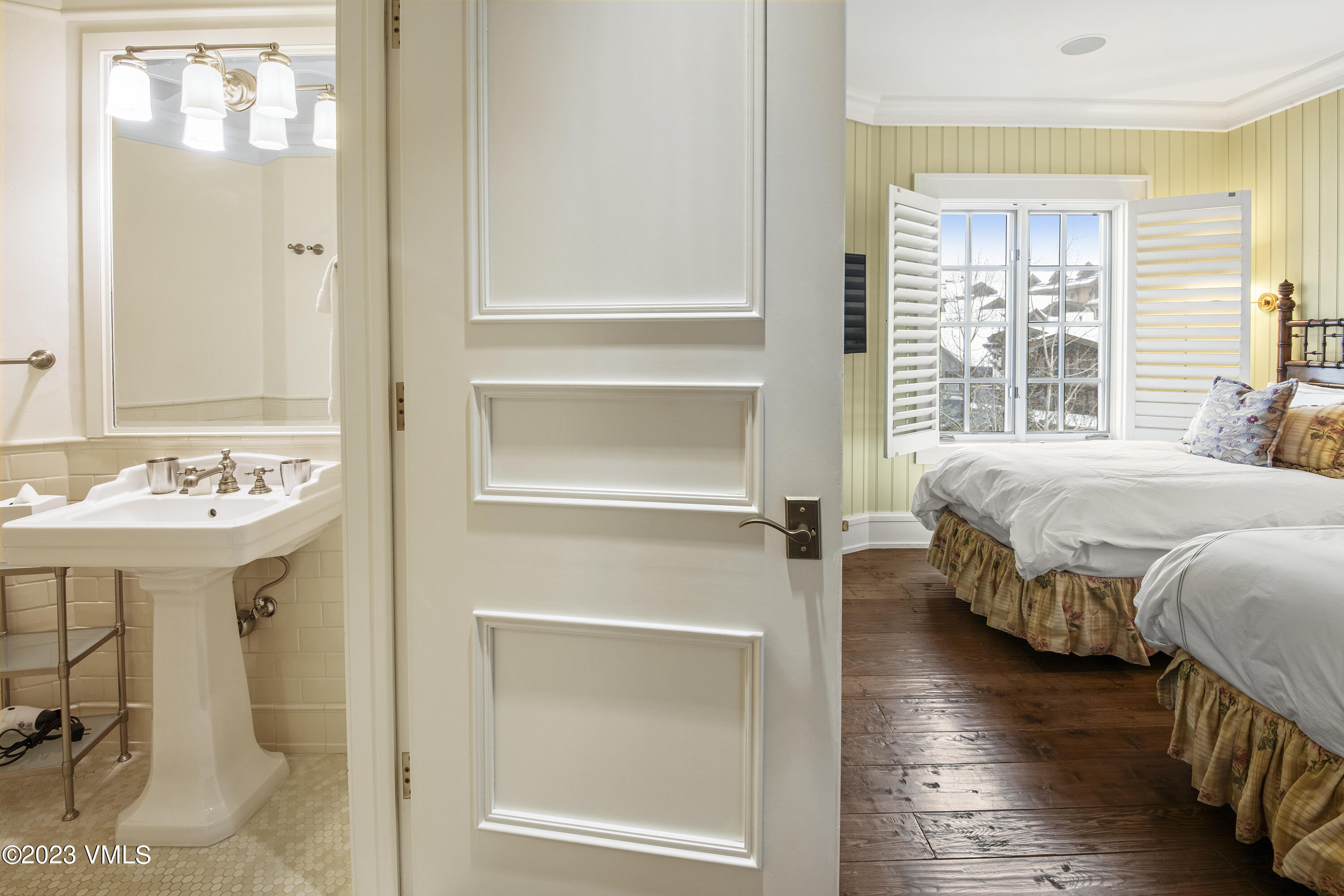 1 Willow Bridge Road, Unit 31A Vail, CO 81657 - Photo 27 of 49 a spacious bedroom with a bed and a table in it