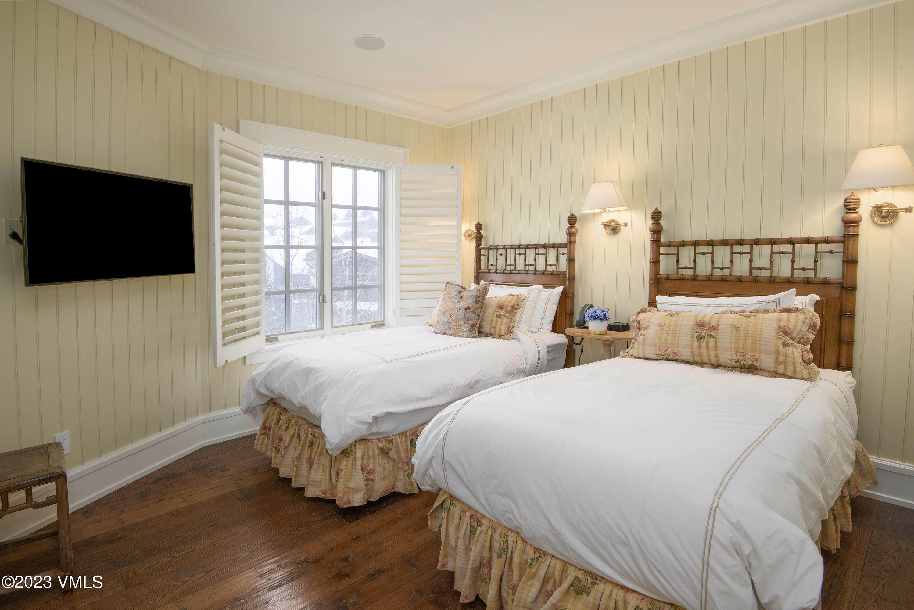 1 Willow Bridge Road, Unit 31A Vail, CO 81657 - Photo 28 of 49 a bedroom with two beds and a flat screen tv