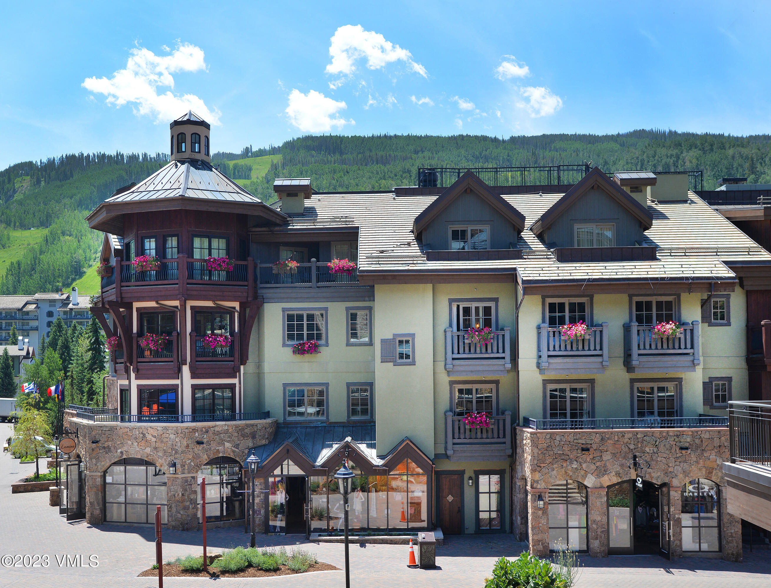 1 Willow Bridge Road, Unit 31A Vail, CO 81657 - Photo 47 of 49 a front view of a house with garden