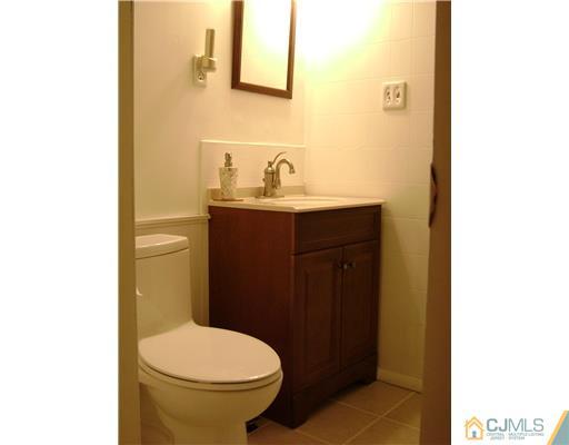 7 Chalmers Road East Brunswick, NJ 08816 - Photo 11 of 12 Gallery Image 11