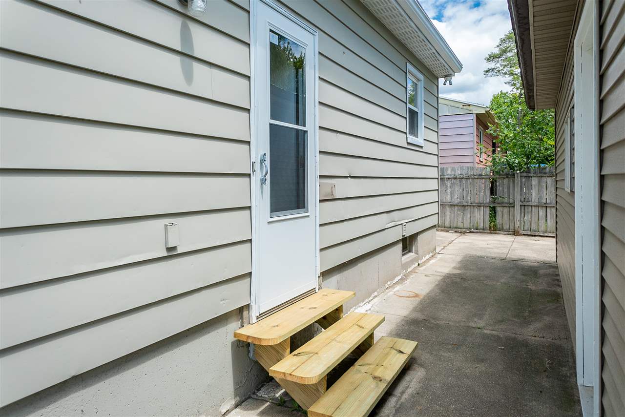 2433 Pollard Road Lansing, MI 48911 - Photo 17 of 18 50017478-16.JPG