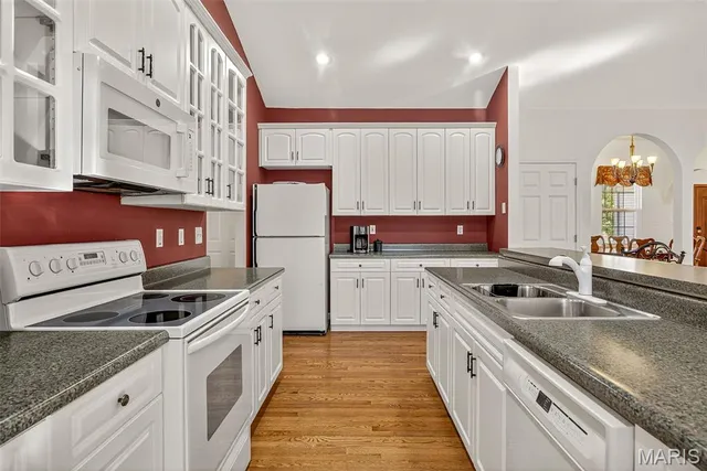 $450,000 | 10507 Glen Oaks Drive, Festus, MO 63028