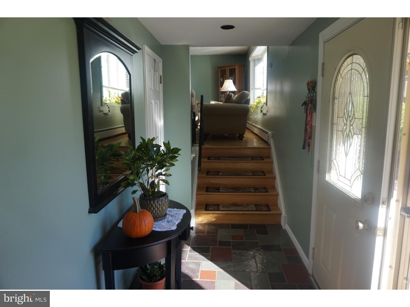 61 Rotterdam Road East Holland, PA 18966 - Photo 2 of 22 Gallery Image 2