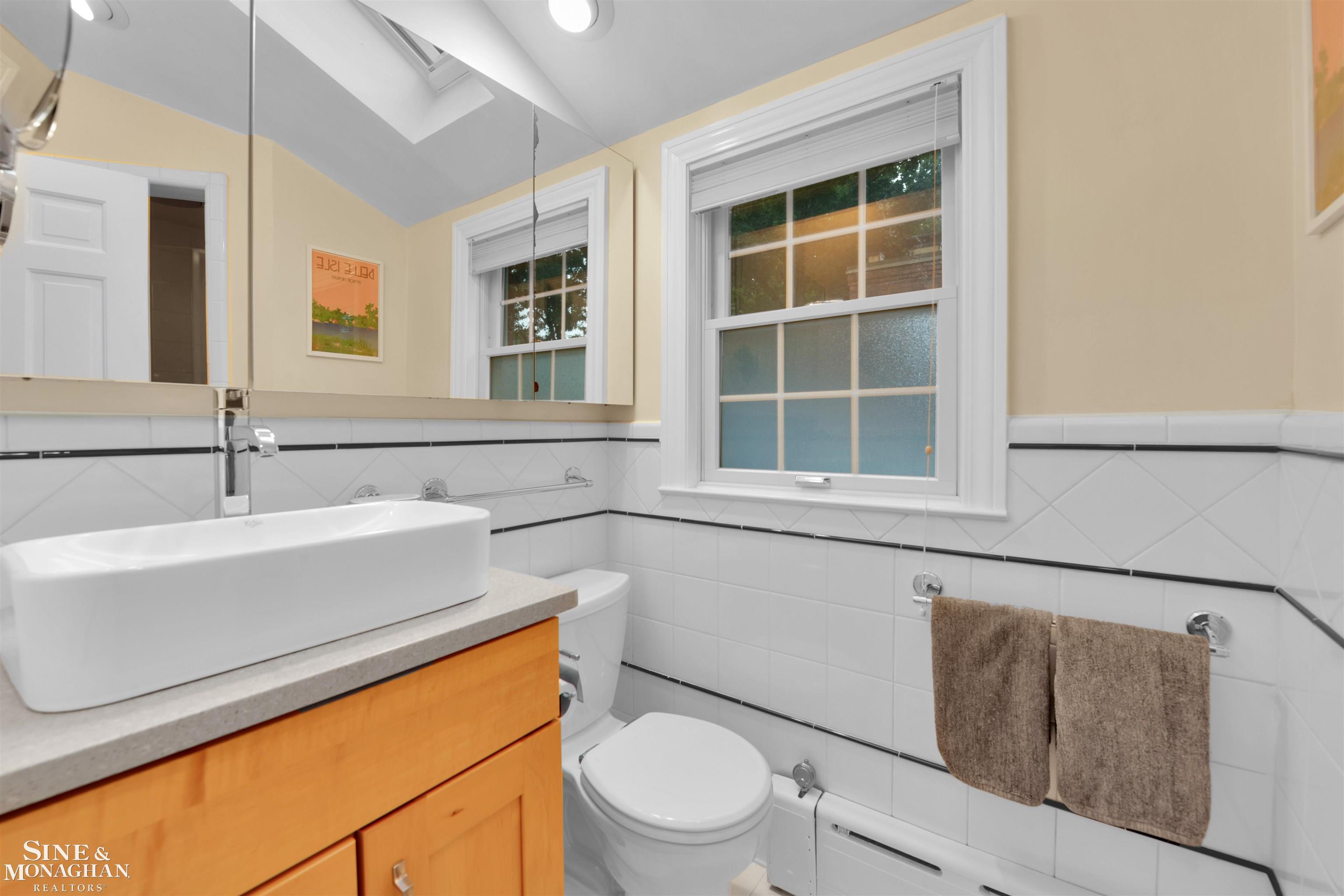 1144 Bedford Road Grosse Pointe, MI 48230 - Photo 20 of 37 50148088-5fd709fb-ff1b-496d-a08b-90162b4c4d6f.JPG