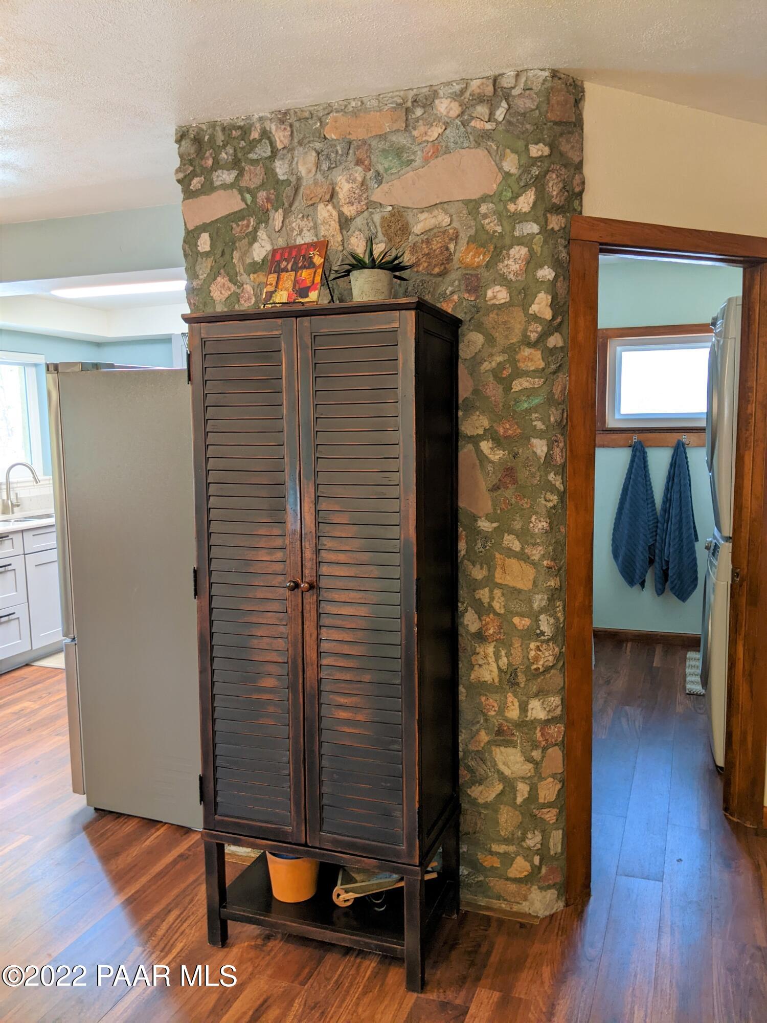 4939 South Kaibab Road Prescott, AZ 86303 - Photo 22 of 56 Interior rock wall
