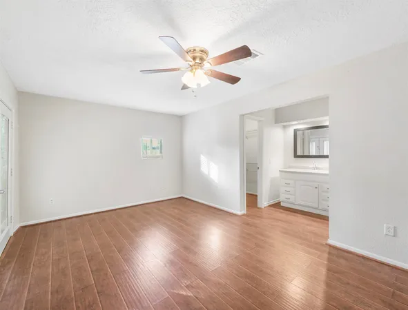 $2,095 | 817 Willow Creek Drive, La Porte, TX 77571