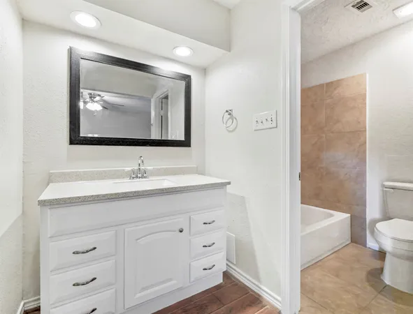 $2,095 | 817 Willow Creek Drive, La Porte, TX 77571