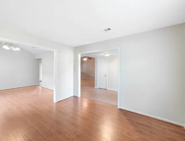 $2,095 | 817 Willow Creek Drive, La Porte, TX 77571